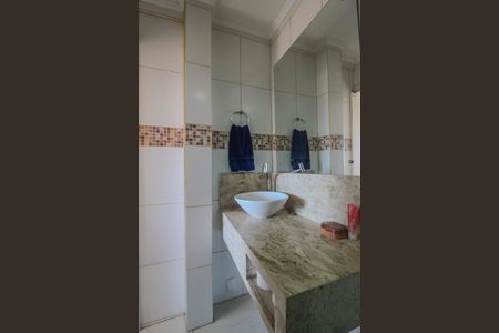 Apartamento à venda com 98m², 2 quartos e sem vaga Apartamento à venda com 98m², 2 quartos e sem vagaBanheiro 2