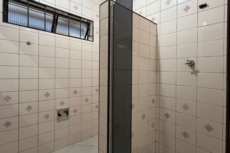Casa para alugar com 270m², 5 quartos e 5 vagasBanheiro Social 1