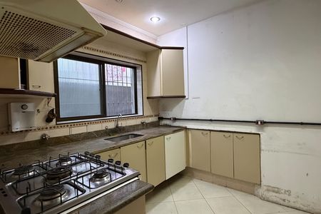 Casa para alugar com 270m², 5 quartos e 5 vagasCozinha 