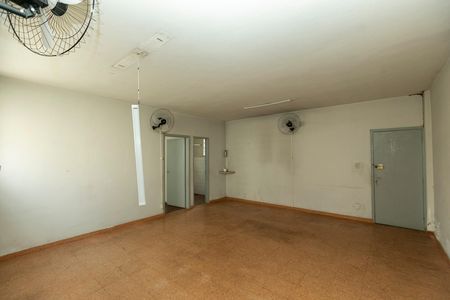 Casa à venda com 323m², 3 quartos e 4 vagas Casa à venda com 323m², 3 quartos e 4 vagasSALÃO DA EDÍCULA