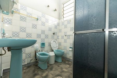 Casa à venda com 323m², 3 quartos e 4 vagas Casa à venda com 323m², 3 quartos e 4 vagasBANHEIRO 1