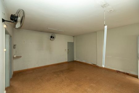 Casa à venda com 323m², 3 quartos e 4 vagas Casa à venda com 323m², 3 quartos e 4 vagasSALÃO DA EDÍCULA