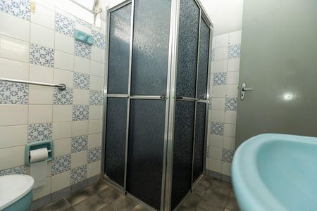 Casa à venda com 323m², 3 quartos e 4 vagas Casa à venda com 323m², 3 quartos e 4 vagasBANHEIRO 1