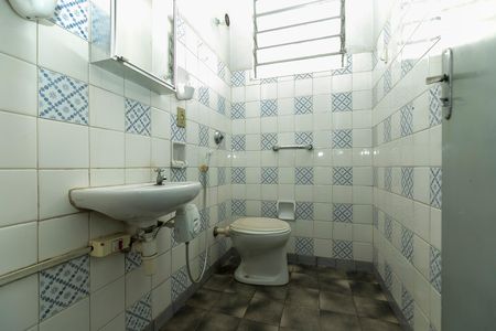 Casa à venda com 323m², 3 quartos e 4 vagas Casa à venda com 323m², 3 quartos e 4 vagasBANHEIRO 2