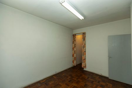 Casa à venda com 323m², 3 quartos e 4 vagas Casa à venda com 323m², 3 quartos e 4 vagasQUARTO DA EDÍCULA