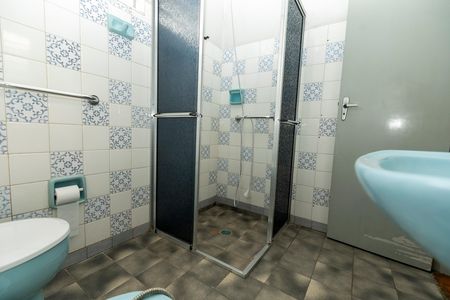 Casa à venda com 323m², 3 quartos e 4 vagas Casa à venda com 323m², 3 quartos e 4 vagasBANHEIRO 1