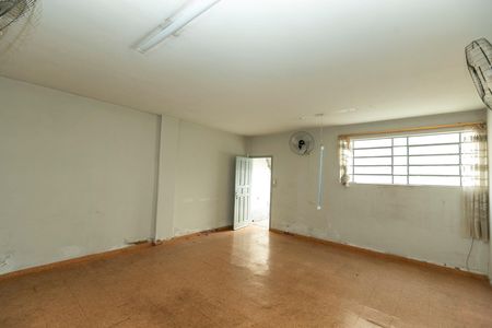 Casa à venda com 323m², 3 quartos e 4 vagas Casa à venda com 323m², 3 quartos e 4 vagasSALÃO DA EDÍCULA