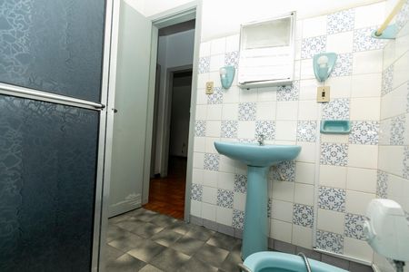 Casa à venda com 323m², 3 quartos e 4 vagas Casa à venda com 323m², 3 quartos e 4 vagasBANHEIRO 1