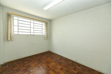 Casa à venda com 323m², 3 quartos e 4 vagas Casa à venda com 323m², 3 quartos e 4 vagasQUARTO DA EDÍCULA