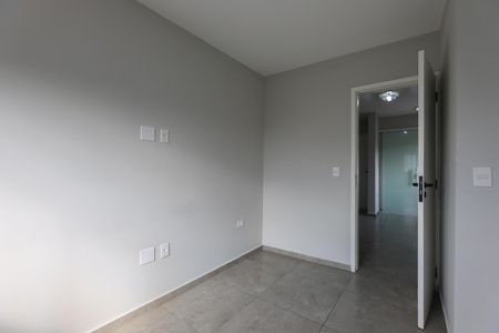 Quarto 2 de apartamento para alugar com 2 quartos, 40m² em Parque Monte Alegre, Taboão da Serra