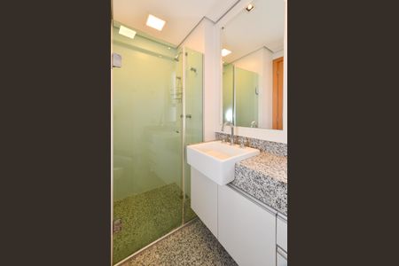 Apartamento para alugar com 68m², 2 quartos e 2 vagasBanheiro Social