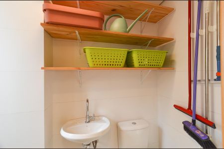 Apartamento para alugar com 68m², 2 quartos e 2 vagasBanheiro de Serviço