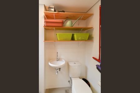Apartamento para alugar com 68m², 2 quartos e 2 vagasBanheiro de Serviço