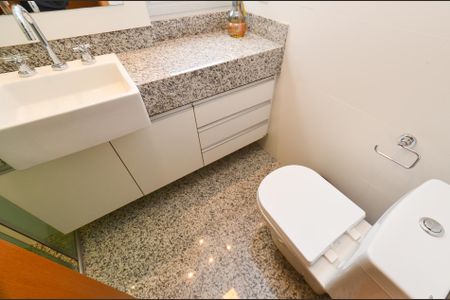 Apartamento para alugar com 68m², 2 quartos e 2 vagasBanheiro Social
