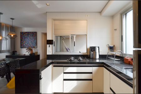 Apartamento para alugar com 68m², 2 quartos e 2 vagasCozinha
