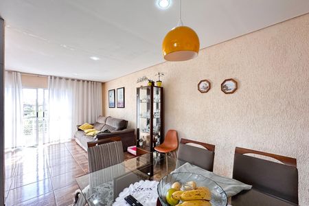 Casa à venda com 149m², 2 quartos e 2 vagas Casa à venda com 149m², 2 quartos e 2 vagasSala