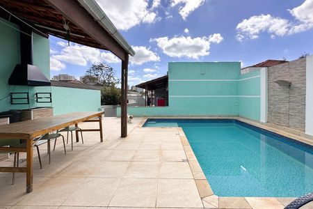Casa à venda com 149m², 2 quartos e 2 vagas Casa à venda com 149m², 2 quartos e 2 vagasChurrasqueira