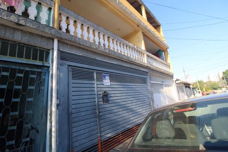 Casa para alugar com 100m², 2 quartos e 2 vagasFachada