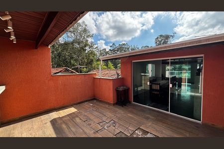 Casa à venda com 198m², 4 quartos e 2 vagas Casa à venda com 198m², 4 quartos e 2 vagasSotão Churrasqueira