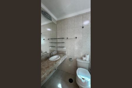 Casa à venda com 198m², 4 quartos e 2 vagas Casa à venda com 198m², 4 quartos e 2 vagasBanheiro da Suíte