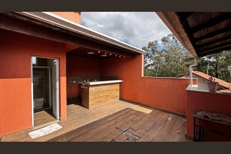 Casa à venda com 198m², 4 quartos e 2 vagas Casa à venda com 198m², 4 quartos e 2 vagasSotão Churrasqueira