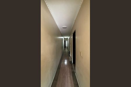 Casa à venda com 198m², 4 quartos e 2 vagas Casa à venda com 198m², 4 quartos e 2 vagasCorredor