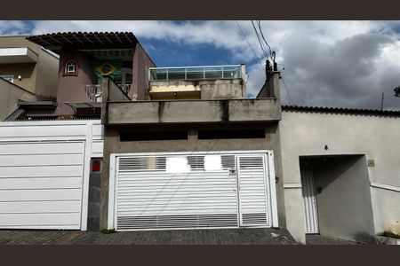 Casa à venda com 198m², 4 quartos e 2 vagas Casa à venda com 198m², 4 quartos e 2 vagasFachada