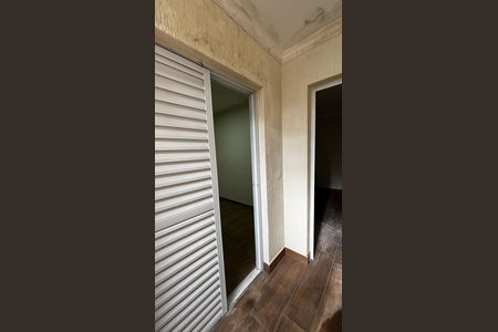 Casa à venda com 198m², 4 quartos e 2 vagas Casa à venda com 198m², 4 quartos e 2 vagasQuarto 3 Varanda