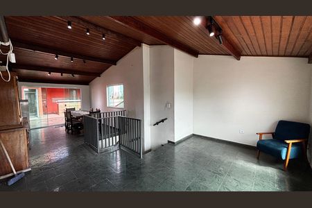 Casa à venda com 198m², 4 quartos e 2 vagas Casa à venda com 198m², 4 quartos e 2 vagasSotão
