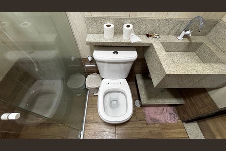 Casa à venda com 198m², 4 quartos e 2 vagas Casa à venda com 198m², 4 quartos e 2 vagasBanheiro