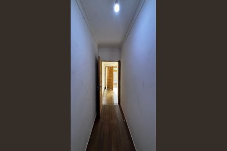 Casa à venda com 198m², 4 quartos e 2 vagas Casa à venda com 198m², 4 quartos e 2 vagasCorredor