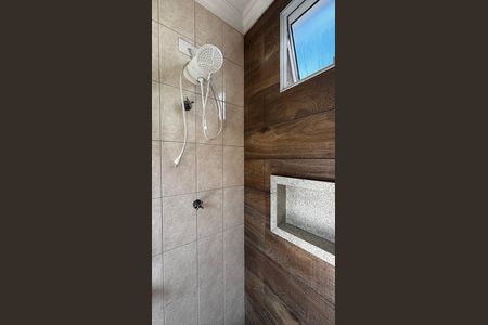 Casa à venda com 198m², 4 quartos e 2 vagas Casa à venda com 198m², 4 quartos e 2 vagasSotão Banheiro