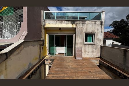 Casa à venda com 198m², 4 quartos e 2 vagas Casa à venda com 198m², 4 quartos e 2 vagasVaranda da Suíte