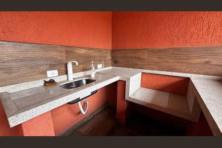 Casa à venda com 198m², 4 quartos e 2 vagas Casa à venda com 198m², 4 quartos e 2 vagasSotão Churrasqueira