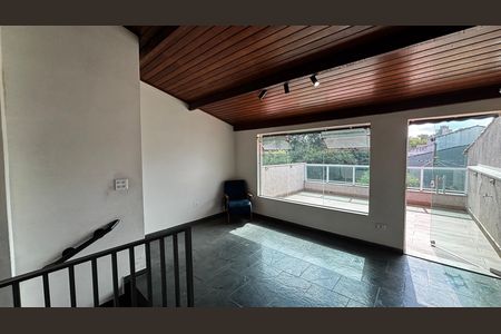 Casa à venda com 198m², 4 quartos e 2 vagas Casa à venda com 198m², 4 quartos e 2 vagasSotão