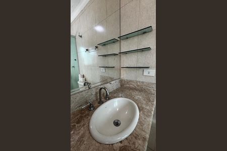 Casa à venda com 198m², 4 quartos e 2 vagas Casa à venda com 198m², 4 quartos e 2 vagasBanheiro da Suíte