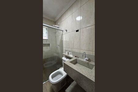 Casa à venda com 198m², 4 quartos e 2 vagas Casa à venda com 198m², 4 quartos e 2 vagasBanheiro