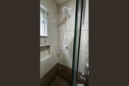Casa à venda com 198m², 4 quartos e 2 vagas Casa à venda com 198m², 4 quartos e 2 vagasBanheiro