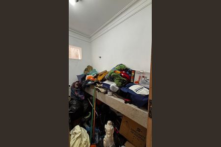 Casa à venda com 198m², 4 quartos e 2 vagas Casa à venda com 198m², 4 quartos e 2 vagasLavabo