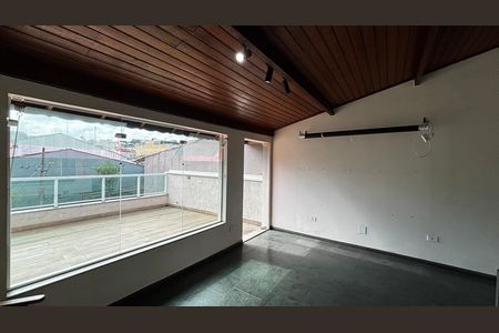 Casa à venda com 198m², 4 quartos e 2 vagas Casa à venda com 198m², 4 quartos e 2 vagasSotão