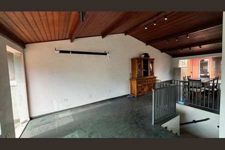 Casa à venda com 198m², 4 quartos e 2 vagas Casa à venda com 198m², 4 quartos e 2 vagasSotão