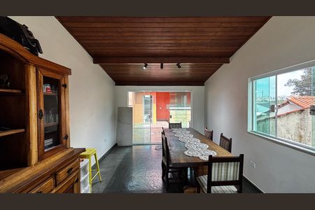 Casa à venda com 198m², 4 quartos e 2 vagas Casa à venda com 198m², 4 quartos e 2 vagasSotão
