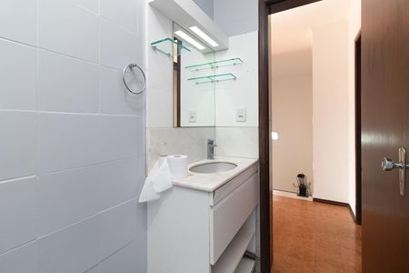 Casa à venda com 280m², 4 quartos e 4 vagasBanheiro Social