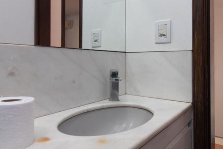 Casa à venda com 280m², 4 quartos e 4 vagasBanheiro Social