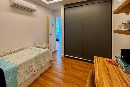 Apartamento à venda com 240m², 5 quartos e 2 vagas Apartamento à venda com 240m², 5 quartos e 2 vagasQuarto 1