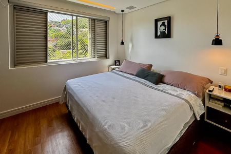 Apartamento à venda com 240m², 5 quartos e 2 vagas Apartamento à venda com 240m², 5 quartos e 2 vagasSuíte 1