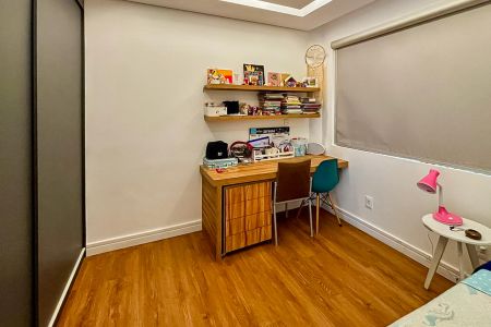 Apartamento à venda com 240m², 5 quartos e 2 vagas Apartamento à venda com 240m², 5 quartos e 2 vagasQuarto 1