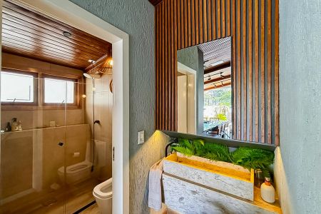 Apartamento à venda com 240m², 5 quartos e 2 vagas Apartamento à venda com 240m², 5 quartos e 2 vagasBanheiro