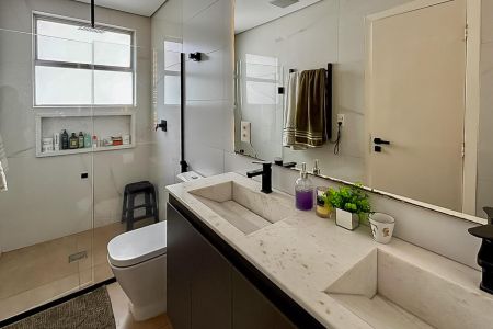 Banheiro da Suíte 1 de apartamento à venda com 5 quartos, 240m² em Sion, Belo Horizonte
