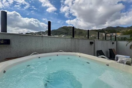 Apartamento à venda com 240m², 5 quartos e 2 vagas Apartamento à venda com 240m², 5 quartos e 2 vagasÁrea externa